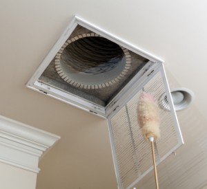 Dusting vent for air conditioning filter in ceiling